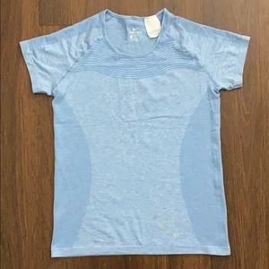 Nike Ladies T Shirt Sz L